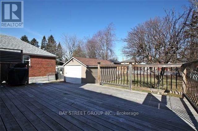 26 Innismore Cres E, House detached with 3 bedrooms, 3 bathrooms and 5 parking in Toronto ON | Image 6