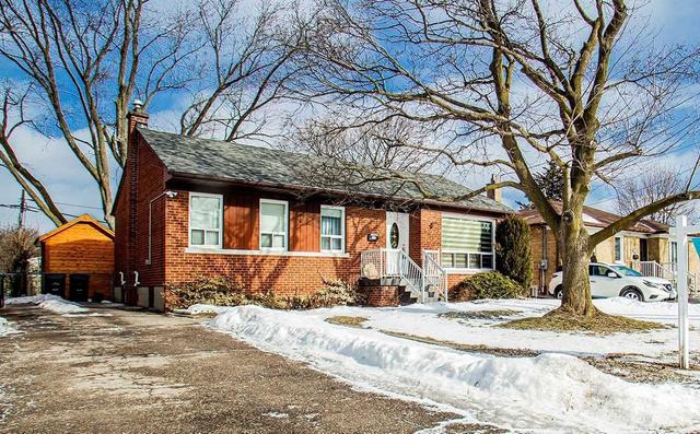 128 Brighton Ave, House detached with 3 bedrooms, 1 bathrooms and 1 parking in Toronto ON | Image 1