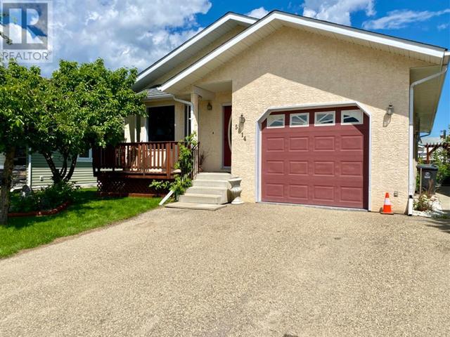 5814 61 Avenue, House detached with 3 bedrooms, 3 bathrooms and 3 parking in Rocky Mountain House AB | Card Image
