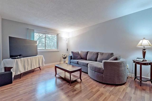229 Centre St N, House detached with 4 bedrooms, 2 bathrooms and 4 parking in Brampton ON | Image 13