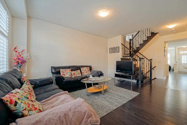 6 Zamek St, House attached with 3 bedrooms, 3 bathrooms and 2 parking in Brampton ON | Image 7