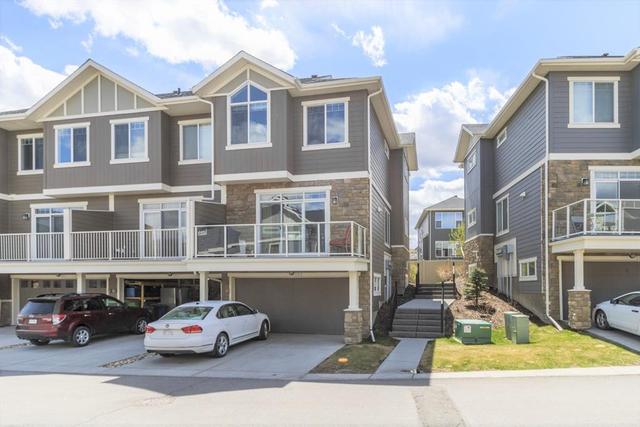 555 Evanston Manor Nw, House attached with 3 bedrooms, 2 bathrooms and 4 parking in Calgary AB | Card Image