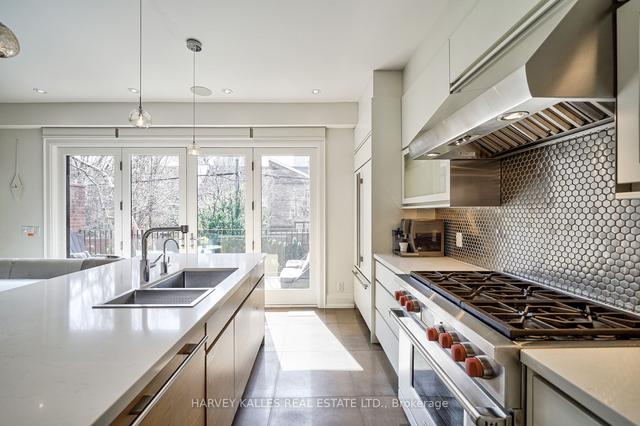 29 Boswell Ave, House semidetached with 3 bedrooms, 4 bathrooms and 3 parking in Toronto ON | Image 2