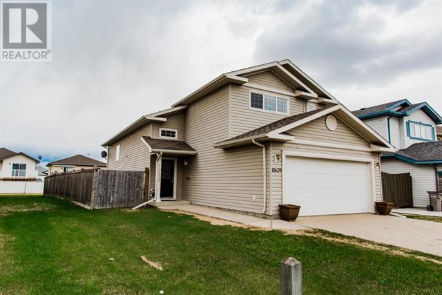 10629 124 Avenue, House detached with 5 bedrooms, 3 bathrooms and 4 parking in Grande Prairie AB | Card Image