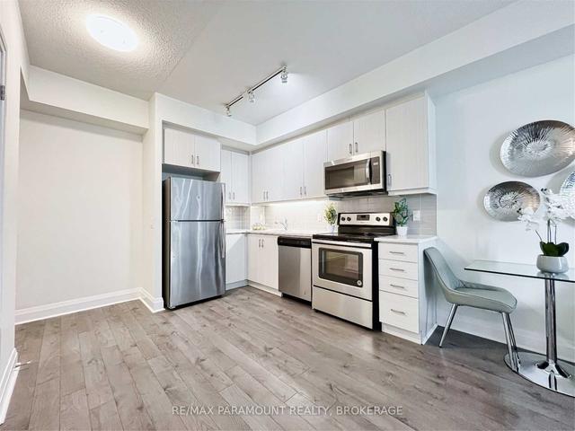 701 - 17 Zorra St, Condo with 1 bedrooms, 1 bathrooms and 0 parking in Toronto ON | Image 2