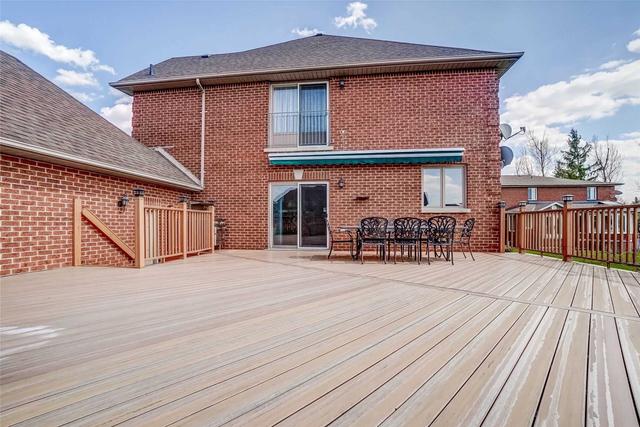 22 Manswood Cres, House detached with 9 bedrooms, 8 bathrooms and 25 parking in Brampton ON | Image 16
