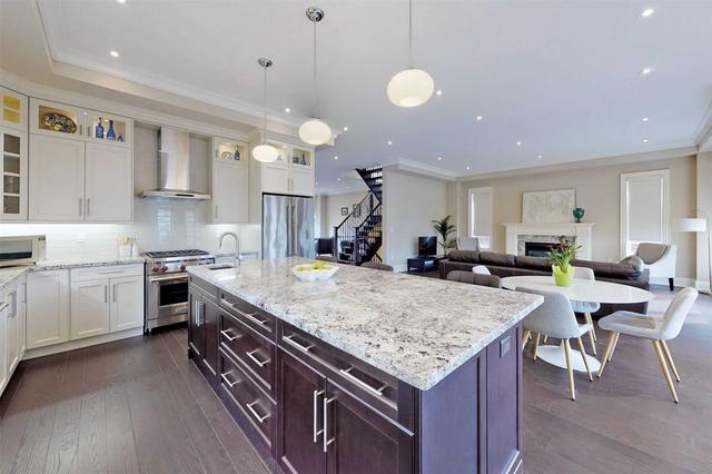 7 Westacres Dr, House detached with 4 bedrooms, 4 bathrooms and 6 parking in Toronto ON | Image 3