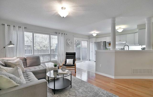 2369 Baintree Cres, House attached with 3 bedrooms, 3 bathrooms and 3 parking in Oakville ON | Image 5