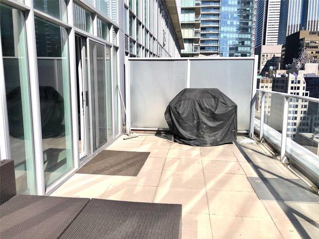 Uph20 - 21 Nelson St, Condo with 1 bedrooms, 2 bathrooms and null parking in Toronto ON | Image 18