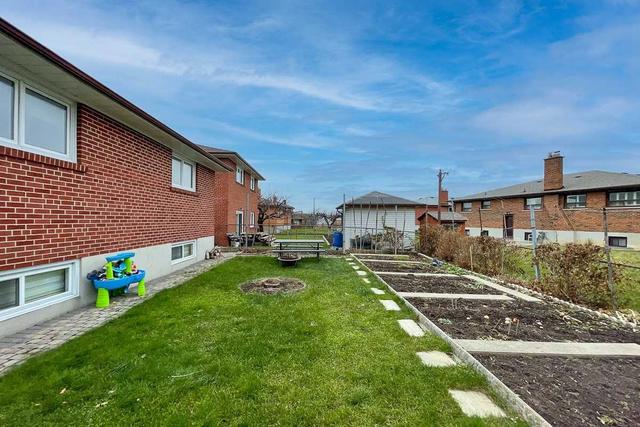 73 Blacksmith Cres, House detached with 3 bedrooms, 2 bathrooms and 4 parking in Toronto ON | Image 29