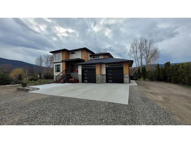 6177 12th Street, House detached with 5 bedrooms, 3 bathrooms and 2 parking in Grand Forks BC | Image 1