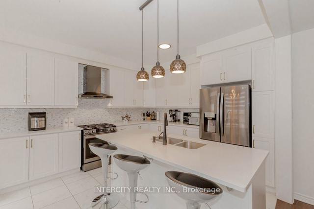 46 Eberly Woods Dr, House detached with 4 bedrooms, 6 bathrooms and 6 parking in Caledon ON | Image 7