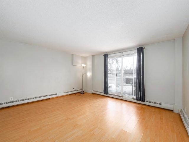 3 - 6827 Centre Street Nw, Condo with 2 bedrooms, 1 bathrooms and 1 parking in Calgary AB | Image 1