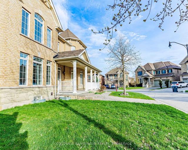 49 Maybeck Dr N, House detached with 4 bedrooms, 5 bathrooms and 6 parking in Brampton ON | Image 2