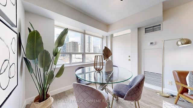 812 - 5 Rosehill Ave, Condo with 2 bedrooms, 2 bathrooms and 1 parking in Toronto ON | Image 3