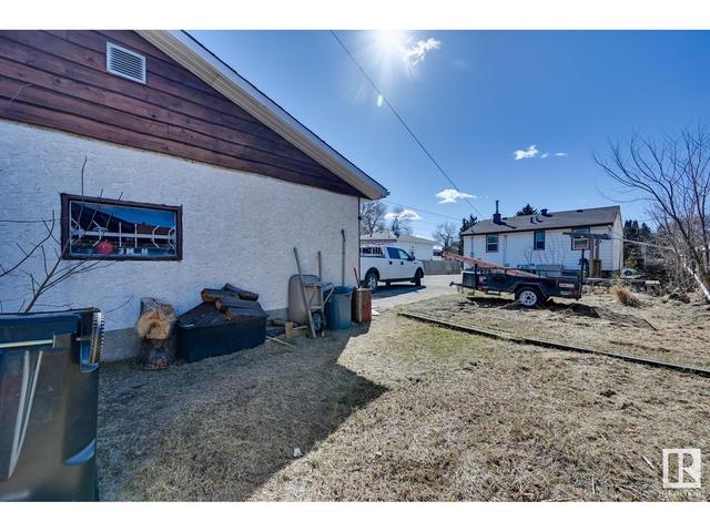 15906 106a Av Nw, House detached with 3 bedrooms, 2 bathrooms and null parking in Edmonton AB | Image 30
