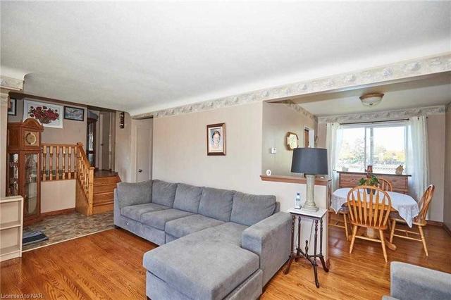 56 Sunnylea Dr, House detached with 3 bedrooms, 2 bathrooms and 3 parking in St. Catharines ON | Image 2
