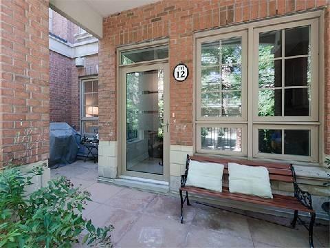 th12 - 21 Burkebrook Pl, Townhouse with 3 bedrooms, 3 bathrooms and 2 parking in Toronto ON | Image 3