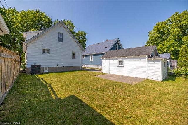 262 Ross Avenue, House detached with 3 bedrooms, 1 bathrooms and null parking in Sarnia ON | Image 16