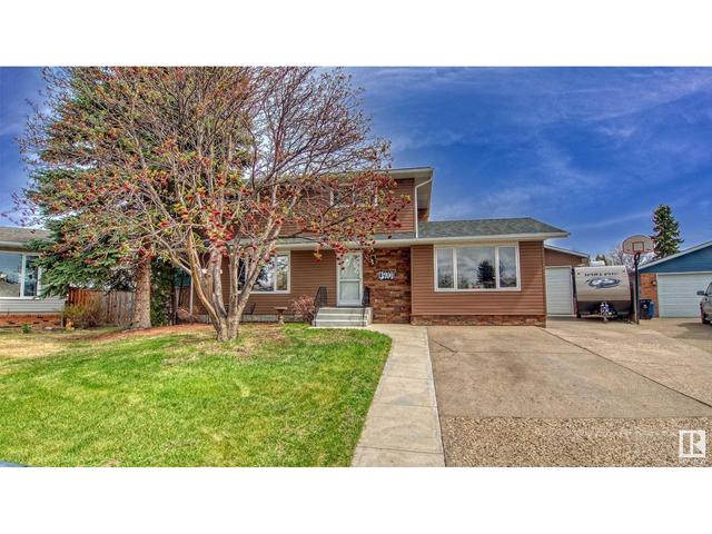 9701 87 St, House detached with 3 bedrooms, 2 bathrooms and 4 parking in Fort Saskatchewan AB | Card Image