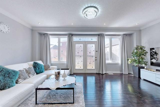 8 Earl Goodyear Rd, House semidetached with 3 bedrooms, 3 bathrooms and 3 parking in Markham ON | Image 3