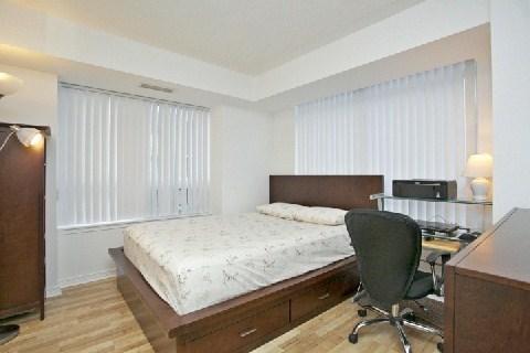 2008 - 3 Michael Power Pl, Condo with 2 bedrooms, 2 bathrooms and 1 parking in Toronto ON | Image 2