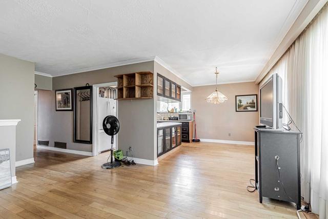 25 Cora Cres, House detached with 3 bedrooms, 2 bathrooms and 5 parking in Toronto ON | Image 17