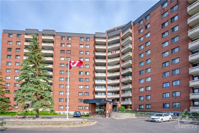 118 - 3100 Carling Avenue, Condo with 3 bedrooms, 2 bathrooms and 1 parking in Ottawa ON | Image 1