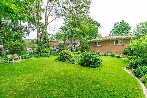 391 Maple Ave, House detached with 3 bedrooms, 2 bathrooms and 1 parking in Oakville ON | Image 2