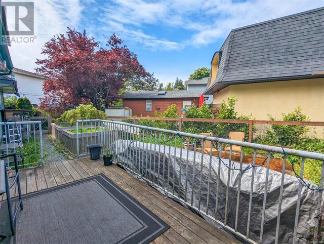 82 Bay St, House detached with 5 bedrooms, 2 bathrooms and 2 parking in Victoria BC | Image 3