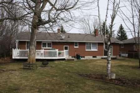 80 Laidlaw St N, House detached with 3 bedrooms, 2 bathrooms and 6 parking in Brock ON | Image 2