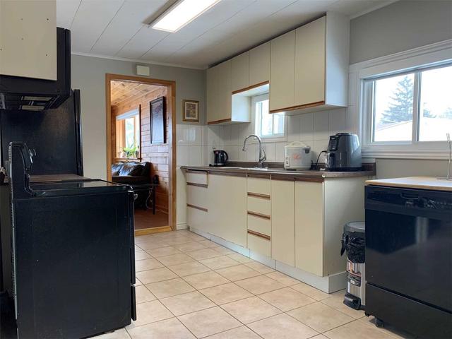 288 Schooley Rd, House detached with 3 bedrooms, 2 bathrooms and 4 parking in Fort Erie ON | Image 3