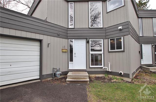 28 - 42 Compata Way, Townhouse with 3 bedrooms, 2 bathrooms and 2 parking in Ottawa ON | Card Image