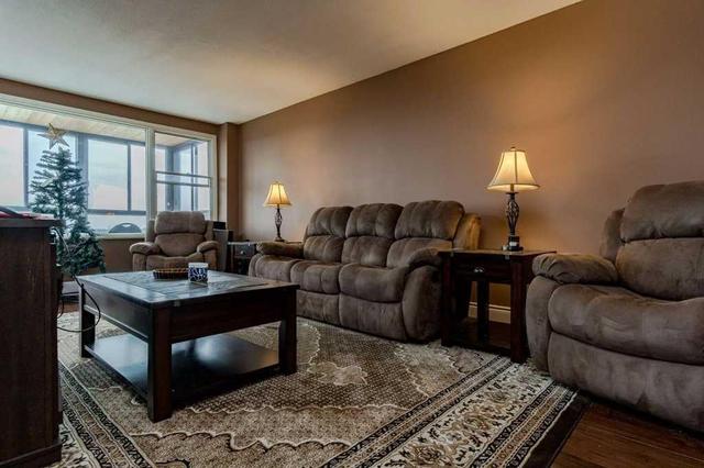2 Mowat Ave, Condo with 3 bedrooms, 2 bathrooms and 1 parking in Kingston ON | Image 8
