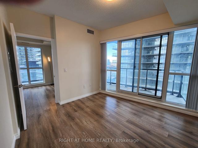 1205 - 39 Annie Craig Dr, Condo with 1 bedrooms, 1 bathrooms and 1 parking in Toronto ON | Image 2
