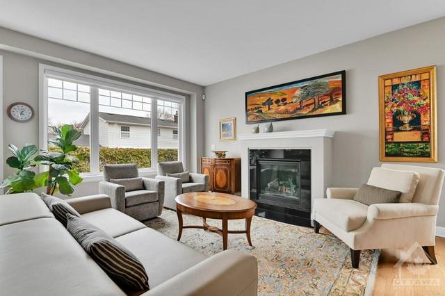 123 Kitsilano Court, House detached with 3 bedrooms, 4 bathrooms and 4 parking in Ottawa ON | Image 3