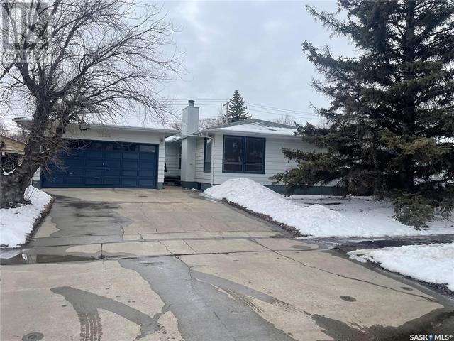 1623 Macpherson Avenue, House detached with 5 bedrooms, 2 bathrooms and null parking in Regina SK | Image 2
