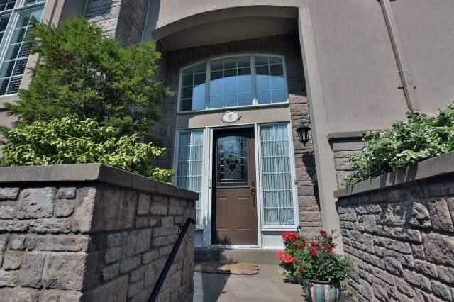 5 - 2303 Hill Ridge Crt, Townhouse with 3 bedrooms, 3 bathrooms and 1 parking in Oakville ON | Image 3
