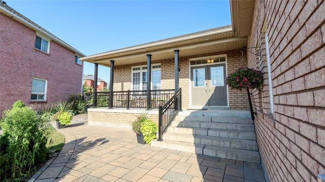 1973 Romina Crt, House detached with 3 bedrooms, 2 bathrooms and 4 parking in Innisfil ON | Image 2