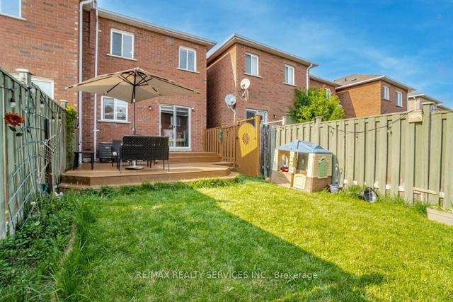 97 Spicebush Terr, House attached with 3 bedrooms, 3 bathrooms and 3 parking in Brampton ON | Image 10