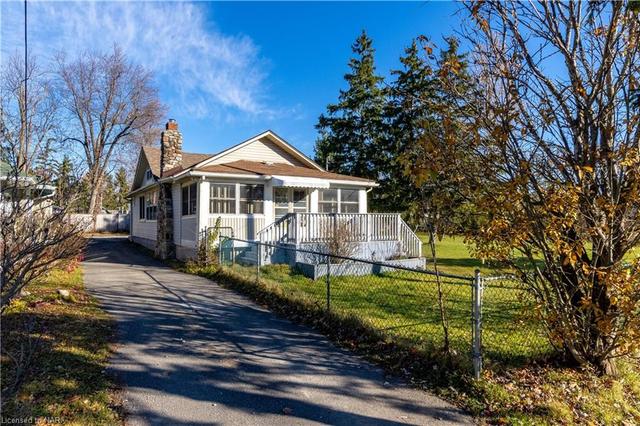 3040 Thunder Bay Road, House detached with 3 bedrooms, 1 bathrooms and 1 parking in Fort Erie ON | Image 1