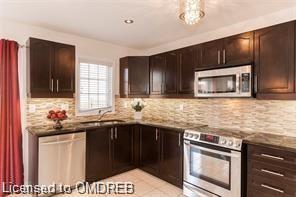 1001 Farmstead Dr, House detached with 4 bedrooms, 3 bathrooms and 4 parking in Milton ON | Image 4