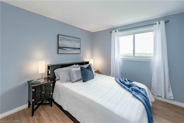 33 Mcilwraith Cres, House semidetached with 2 bedrooms, 2 bathrooms and 3 parking in Guelph ON | Image 8