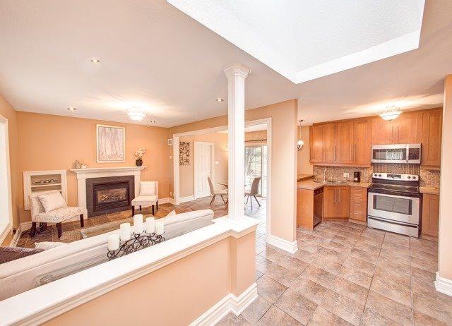 235 Carlson Dr, House detached with 3 bedrooms, 3 bathrooms and 6 parking in Newmarket ON | Image 4