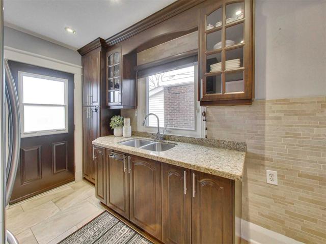 18 Mahoney Ave, House detached with 3 bedrooms, 2 bathrooms and 3 parking in Toronto ON | Image 2