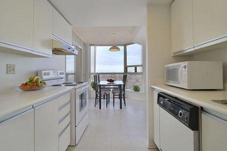 lph6 - 2466 Eglinton Ave E, Condo with 3 bedrooms, 2 bathrooms and 1 parking in Toronto ON | Image 3