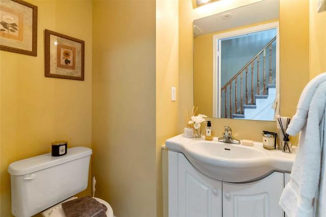 2 - 37 Four Winds Dr, Townhouse with 2 bedrooms, 2 bathrooms and 1 parking in Toronto ON | Image 6
