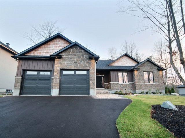 1874 Cedarlakes Way, House detached with 3 bedrooms, 3 bathrooms and 15 parking in Ottawa ON | Image 1