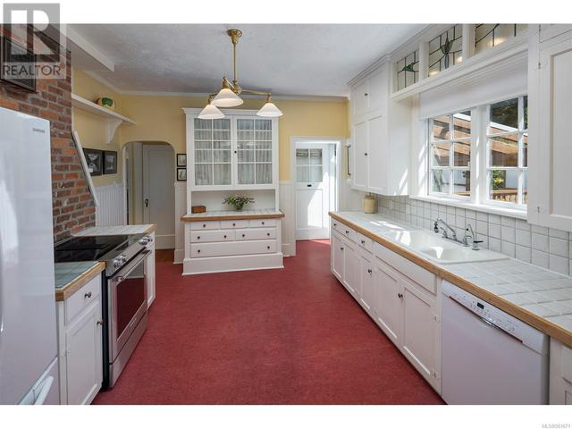 1075 St. David St, House detached with 4 bedrooms, 3 bathrooms and 2 parking in Oak Bay BC | Image 13