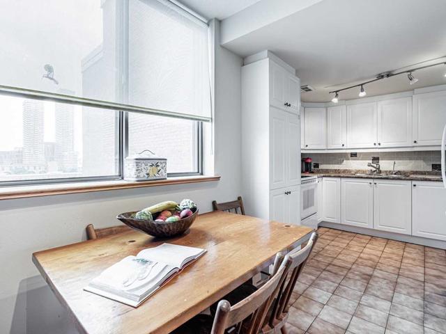 902 - 135 George St S, Condo with 2 bedrooms, 2 bathrooms and 1 parking in Toronto ON | Image 7